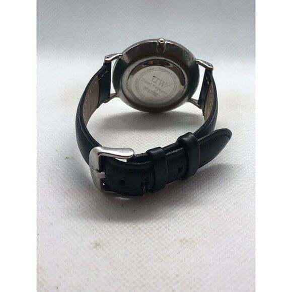 Daniel Wellington 01110113382 Unisex Leather Analog White Dial Quartz Watch ZZ21 - Picture 9 of 9